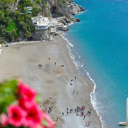 Casa Leonilde 4, Emma Βίλα Ποζιτάνο