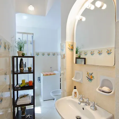 Casa Leonilde 4, Emma * Ποζιτάνο