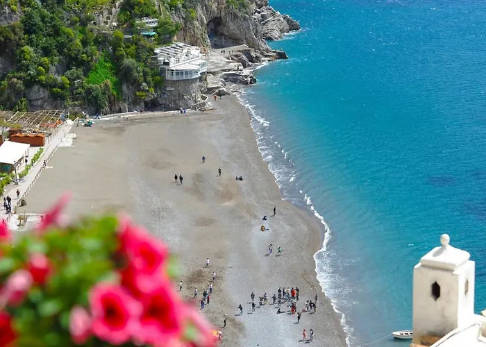 Casa Leonilde 4, Emma Βίλα Ποζιτάνο